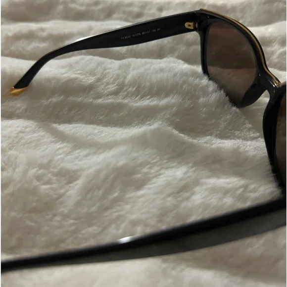 NWOT Tory Burch TY9042 Black with Gold Trim Sunglasses - Picture 5 of 7